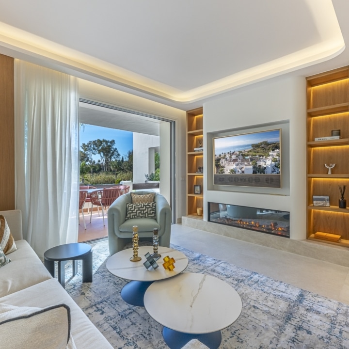 Refurbished apartment with lovely views of the sea in Bahía del Velerín, Estepona Picture