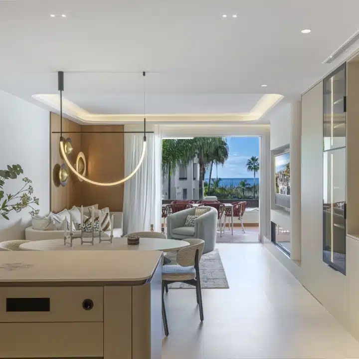Refurbished apartment with lovely views of the sea in Bahía del Velerín, Estepona Picture