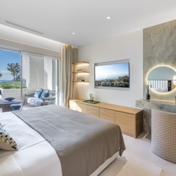 Refurbished apartment with lovely views of the sea in Bahía del Velerín, Estepona Picture 16