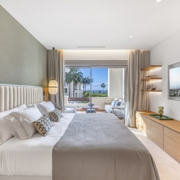 Refurbished apartment with lovely views of the sea in Bahía del Velerín, Estepona Picture 18