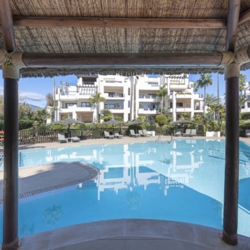 Refurbished apartment with lovely views of the sea in Bahía del Velerín, Estepona Picture 43