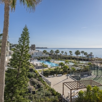 Refurbished apartment with lovely views of the sea in Bahía del Velerín, Estepona Picture 48