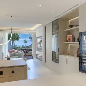 Refurbished apartment with lovely views of the sea in Bahía del Velerín, Estepona Picture 3