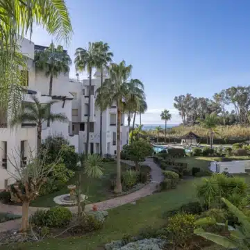 Refurbished apartment with lovely views of the sea in Bahía del Velerín, Estepona Picture 0