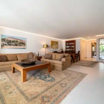 Beachside Duplex Penthouse set within the prestigious Marina Puente Romano, Marbella Picture 1