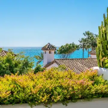 Beachside Duplex Penthouse set within the prestigious Marina Puente Romano, Marbella Picture 0