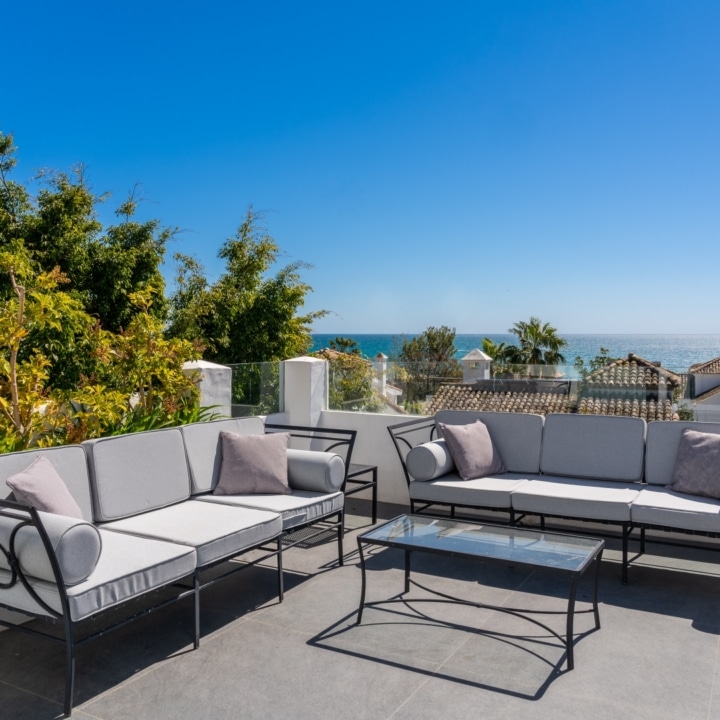 Beachside Duplex Penthouse set within the prestigious Marina Puente Romano, Marbella Picture