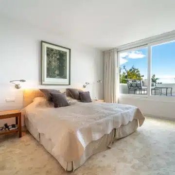 Beachside Duplex Penthouse set within the prestigious Marina Puente Romano, Marbella Picture 2