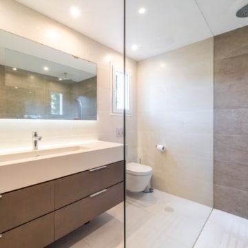 Beachside Duplex Penthouse set within the prestigious Marina Puente Romano, Marbella Picture 14