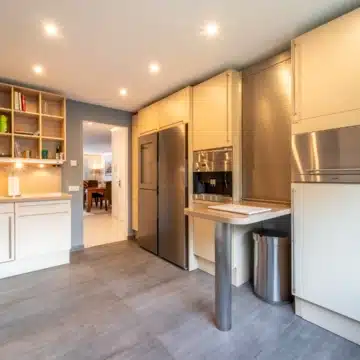 Beachside Duplex Penthouse set within the prestigious Marina Puente Romano, Marbella Picture 6