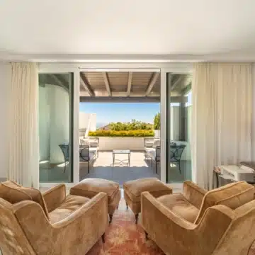 Beachside Duplex Penthouse set within the prestigious Marina Puente Romano, Marbella Picture 7