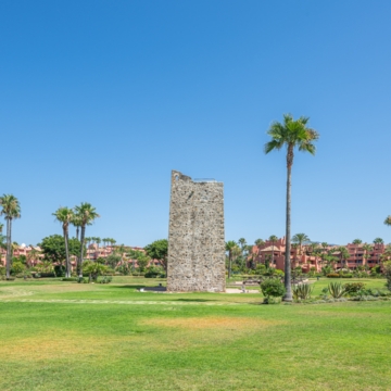Duplex penthouse with timeless Andalusian architecture within the beachfront enclave of Torre Bermeja, Estepona Picture 100
