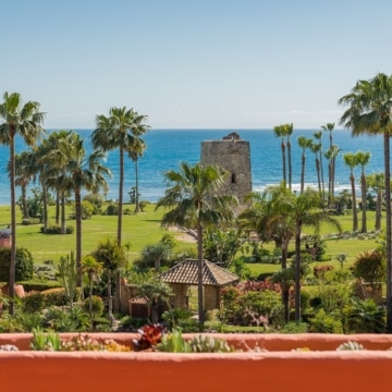 Duplex penthouse with timeless Andalusian architecture within the beachfront enclave of Torre Bermeja, Estepona Picture 20