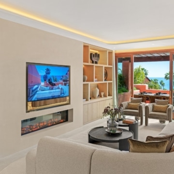 Duplex penthouse with timeless Andalusian architecture within the beachfront enclave of Torre Bermeja, Estepona Picture 16