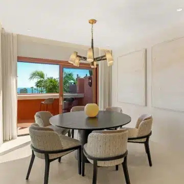 Duplex penthouse with timeless Andalusian architecture within the beachfront enclave of Torre Bermeja, Estepona Picture 23