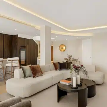 Duplex penthouse with timeless Andalusian architecture within the beachfront enclave of Torre Bermeja, Estepona Picture 6