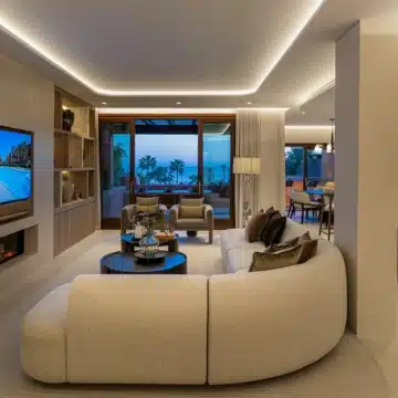 Duplex penthouse with timeless Andalusian architecture within the beachfront enclave of Torre Bermeja, Estepona Picture 5