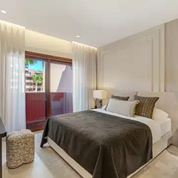 Duplex penthouse with timeless Andalusian architecture within the beachfront enclave of Torre Bermeja, Estepona Picture 10