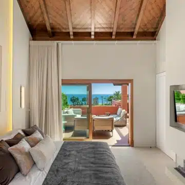 Duplex penthouse with timeless Andalusian architecture within the beachfront enclave of Torre Bermeja, Estepona Picture 63