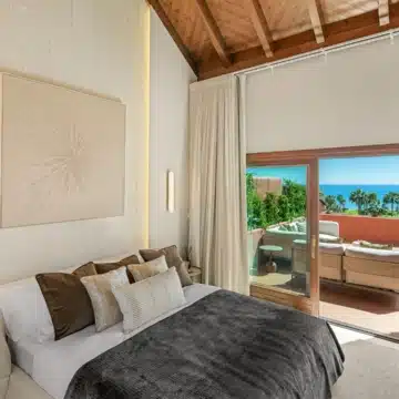 Duplex penthouse with timeless Andalusian architecture within the beachfront enclave of Torre Bermeja, Estepona Picture 64