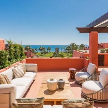 Duplex penthouse with timeless Andalusian architecture within the beachfront enclave of Torre Bermeja, Estepona Picture 21