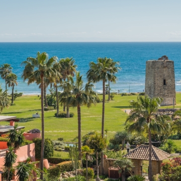 Duplex penthouse with timeless Andalusian architecture within the beachfront enclave of Torre Bermeja, Estepona Picture 79
