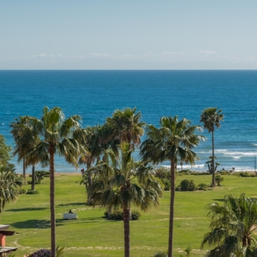 Duplex penthouse with timeless Andalusian architecture within the beachfront enclave of Torre Bermeja, Estepona Picture 81