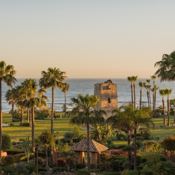 Duplex penthouse with timeless Andalusian architecture within the beachfront enclave of Torre Bermeja, Estepona Picture 83