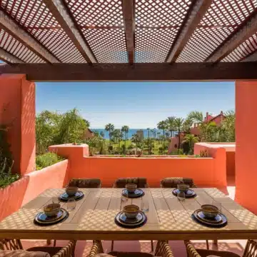 Duplex penthouse with timeless Andalusian architecture within the beachfront enclave of Torre Bermeja, Estepona Picture 18