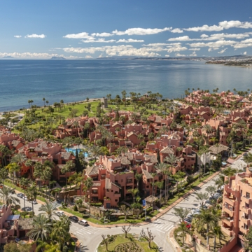 Duplex penthouse with timeless Andalusian architecture within the beachfront enclave of Torre Bermeja, Estepona Picture 92