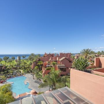 Duplex penthouse with timeless Andalusian architecture within the beachfront enclave of Torre Bermeja, Estepona Picture 94