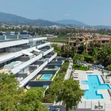 Luxury 3-Bedroom Garden Apartment with Expansive Terraces & Open Views in El Campanario Hills, Estepona Picture 3