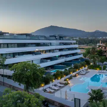 Luxury 3-Bedroom Garden Apartment with Expansive Terraces & Open Views in El Campanario Hills, Estepona Picture 16