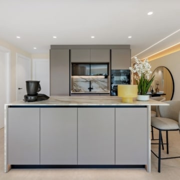 Newly renovated 3-bedroom apartment in an exclusive beachfront community of New Golden Mile, Estepona Picture 17