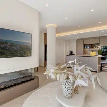 Newly renovated 3-bedroom apartment in an exclusive beachfront community of New Golden Mile, Estepona Picture 5