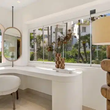 Newly renovated 3-bedroom apartment in an exclusive beachfront community of New Golden Mile, Estepona Picture 7