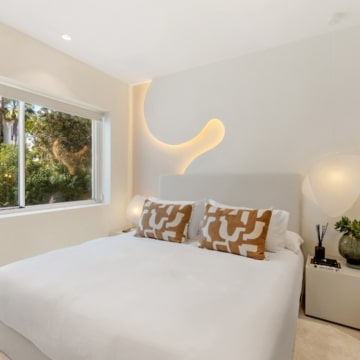 Newly renovated 3-bedroom apartment in an exclusive beachfront community of New Golden Mile, Estepona Picture 12