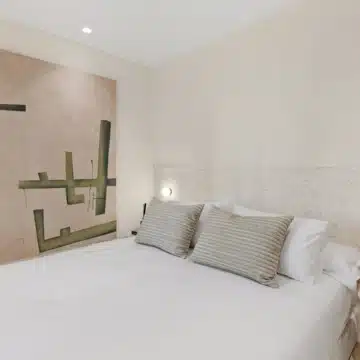 Newly renovated 3-bedroom apartment in an exclusive beachfront community of New Golden Mile, Estepona Picture 6