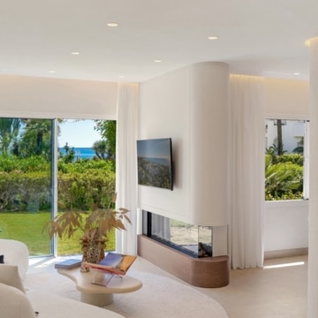 Newly renovated 3-bedroom apartment in an exclusive beachfront community of New Golden Mile, Estepona Picture 8