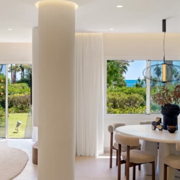 Newly renovated 3-bedroom apartment in an exclusive beachfront community of New Golden Mile, Estepona Picture 10