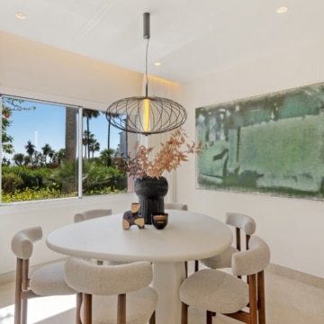 Newly renovated 3-bedroom apartment in an exclusive beachfront community of New Golden Mile, Estepona Picture 14