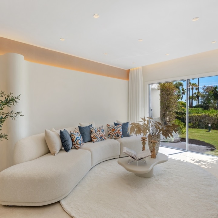 Newly renovated 3-bedroom apartment in an exclusive beachfront community of New Golden Mile, Estepona Picture