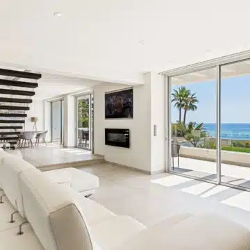 Frontline beach villa positioned on the shoreline of La Cala de Mijas, Mijas Costa Picture 0