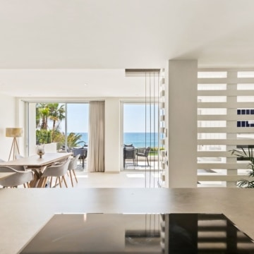 Frontline beach villa positioned on the shoreline of La Cala de Mijas, Mijas Costa Picture 20