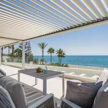 Frontline beach villa positioned on the shoreline of La Cala de Mijas, Mijas Costa Picture 11