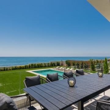 Frontline beach villa positioned on the shoreline of La Cala de Mijas, Mijas Costa Picture 22