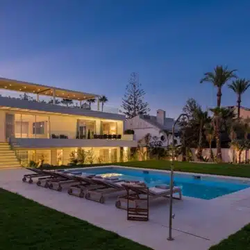 Frontline beach villa positioned on the shoreline of La Cala de Mijas, Mijas Costa Picture 9