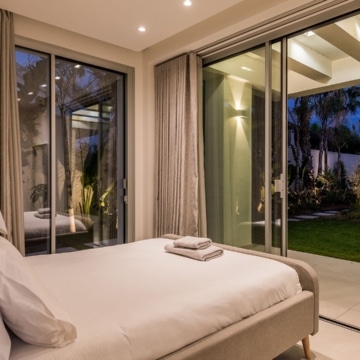 Frontline beach villa positioned on the shoreline of La Cala de Mijas, Mijas Costa Picture 30