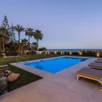 Frontline beach villa positioned on the shoreline of La Cala de Mijas, Mijas Costa Picture 14