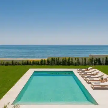 Frontline beach villa positioned on the shoreline of La Cala de Mijas, Mijas Costa Picture 16